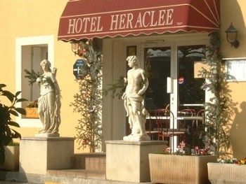 Logis Heraclee Saint-Gilles  Exterior photo